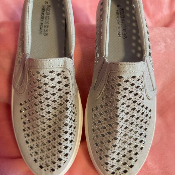 Skechers - Picture 2 of 3